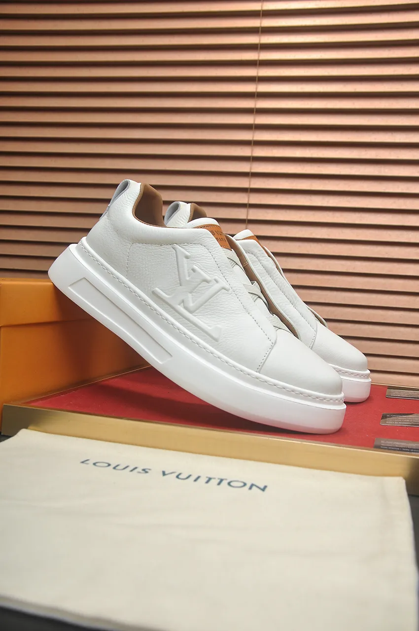Men's shoes 💰480💶【LOUIS VUITTON】(Full sheepskin lining) Same style as LV Louis Vuitton official website [satisfied] original single hot model LV original factory cowhide 👑1:1 original board sheepskin lining 👘 imported cowhide for the upper. Body accessories one-to-one mold opening 💪 counter quality 🙏 Dear friends, if you are still worried about wearing matching shoes 💋, then these shoes are your best choice 🎁🎁! 38-45 (45 is custom-made and cannot be returned or exchanged)